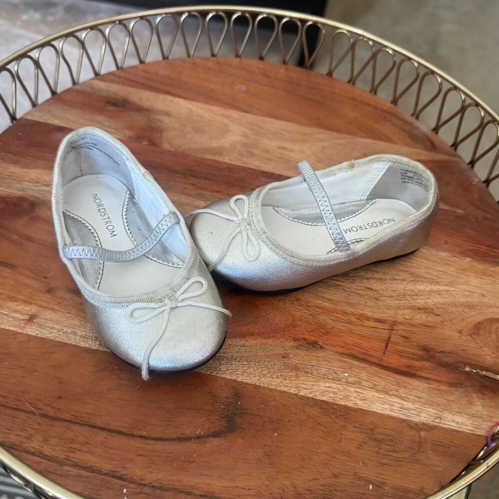 Nordstrom Toddler Girls Silver Sparkle Ballet Flats Size 6.5 M